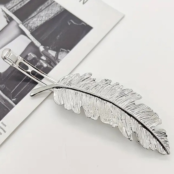Heirloom Women’s Tree Leaf Hair Clip in Silver. - Picture 2 of 4